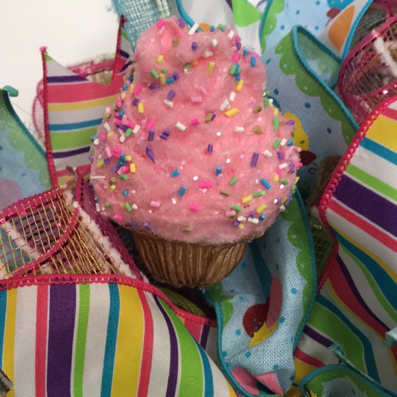 Sweet Birthday Wishes Wreath - Picture 2 of 7